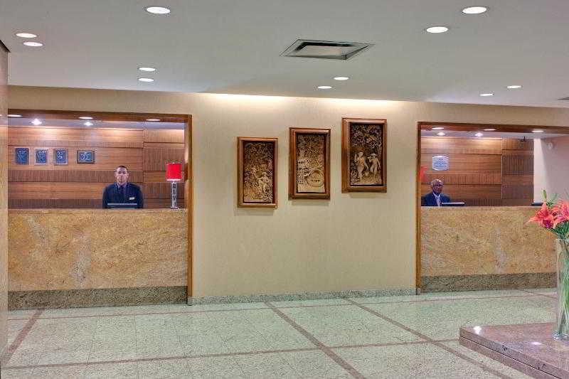 Crowne Plaza Airport By Ihg