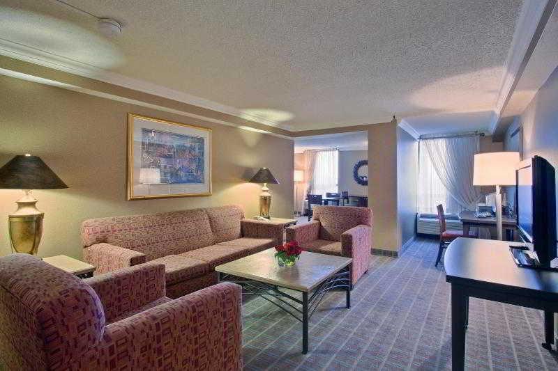 Hotel Crowne Plaza Airport By Ihg Toronto