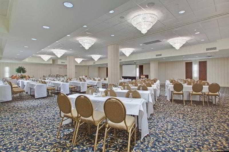 Crowne Plaza Airport By Ihg Hotel Toronto