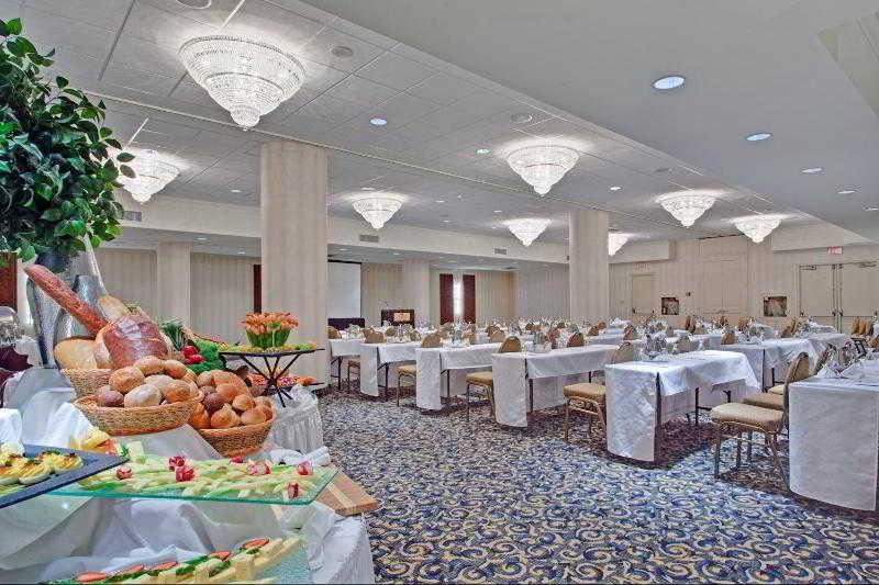 Crowne Plaza Airport By Ihg Hotel