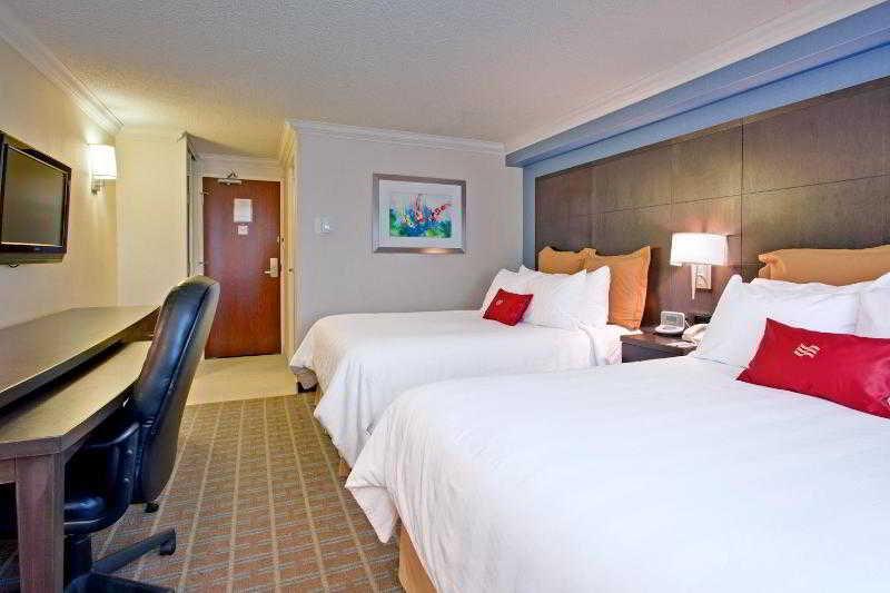 Hotel Crowne Plaza Airport By Ihg