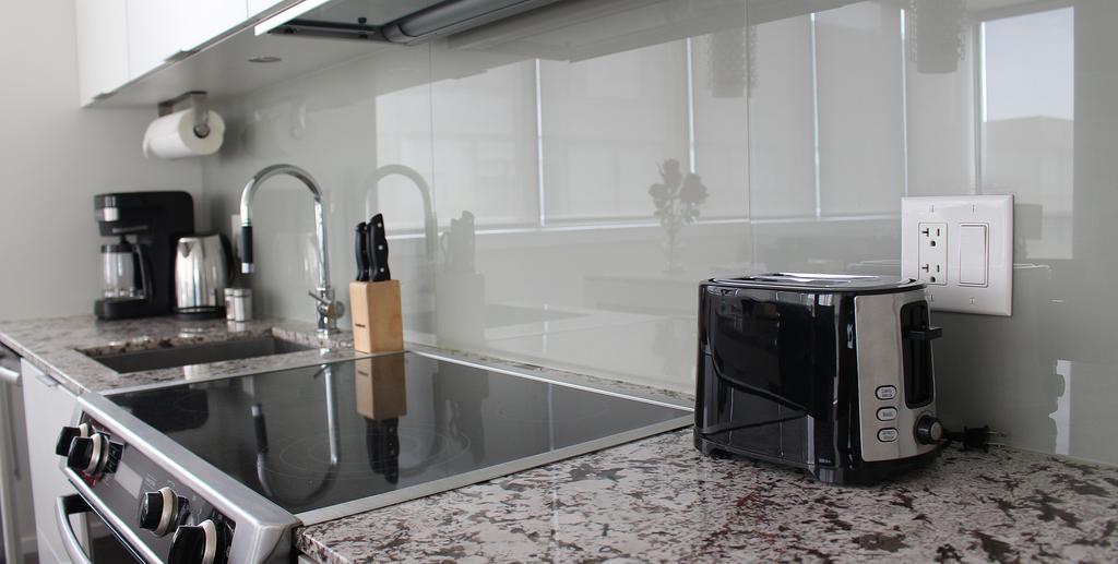 Applewood - King & Spadina Apartment