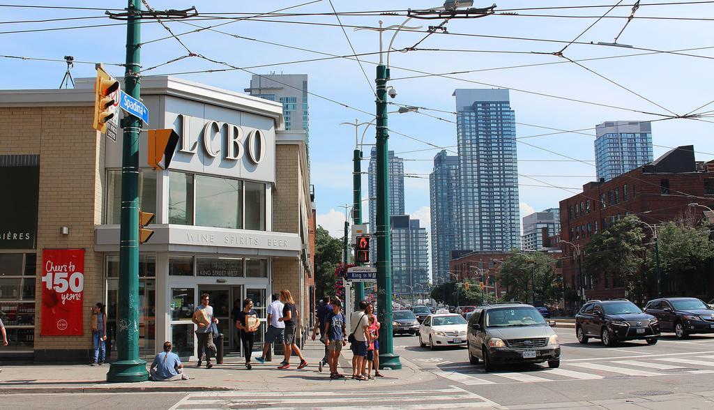 Applewood - King & Spadina Apartment *