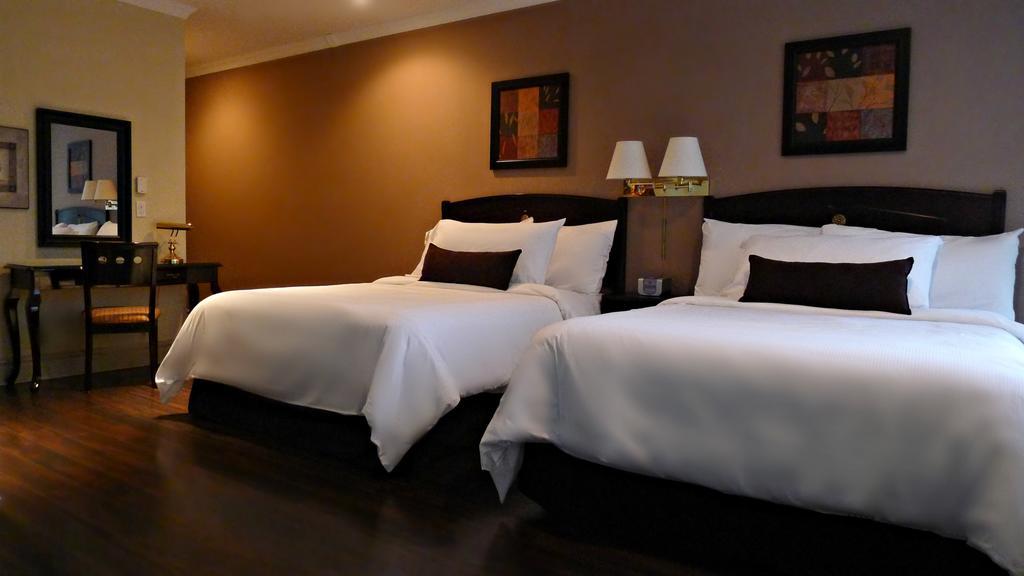 Hotel Grand & Toronto