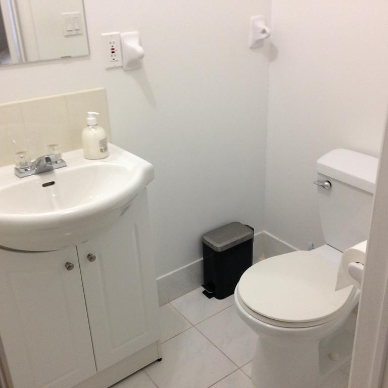 North Travelers Guest house Toronto