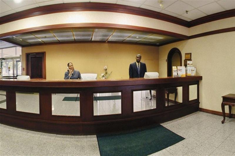 Plaza Airport 3*