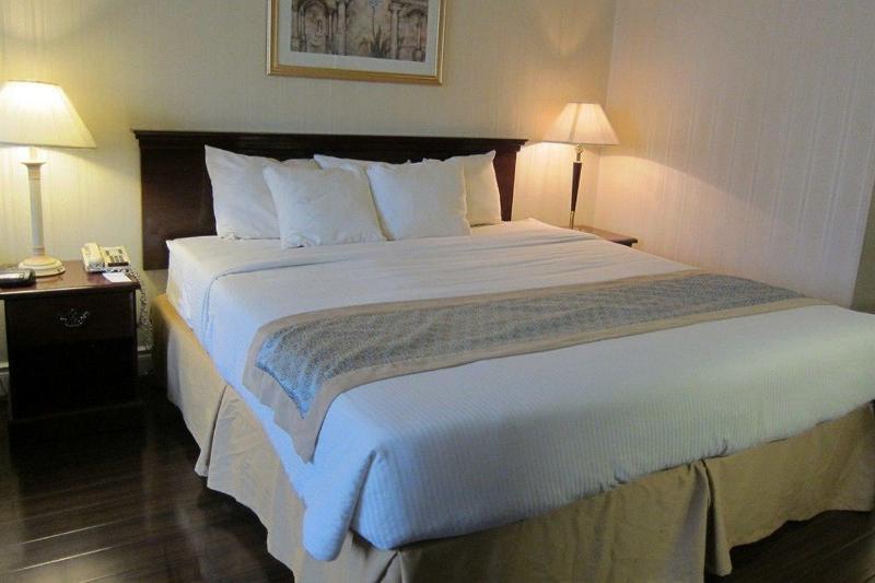 Plaza Airport 3*
