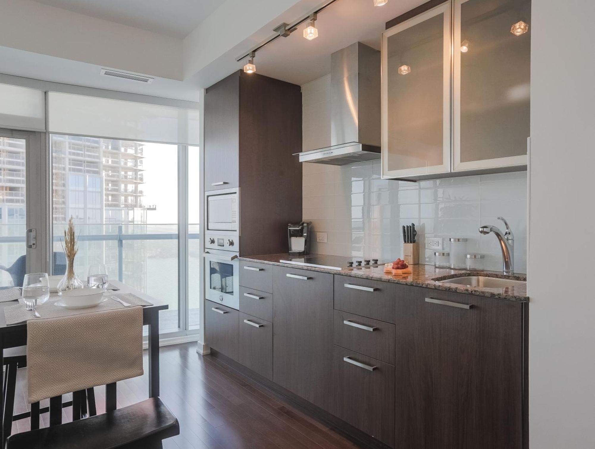 Noel - York And Bremner Apartment *