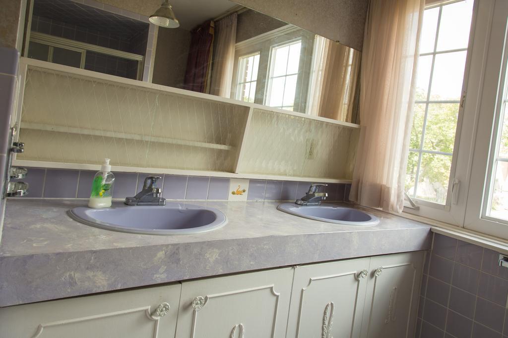 Charlton Suites Guest House Gasthof Toronto