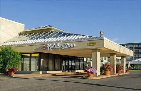 Hotel Airport East By Ihg Toronto