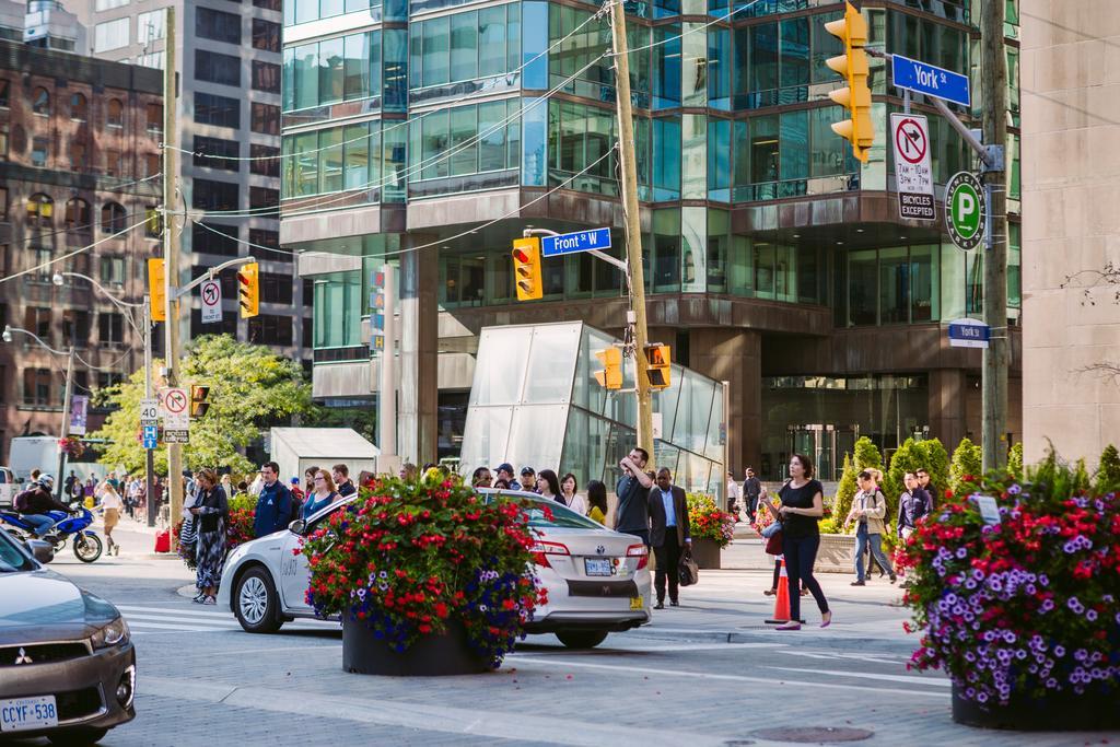 Quickstay - Yorkville Dream