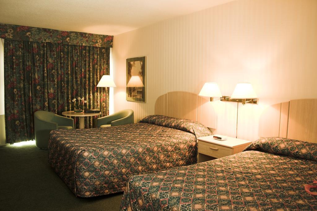 East Hotel Toronto