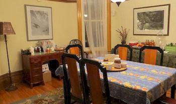 Elliott House Bed & Breakfast 3*