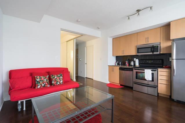 Stylish & 1 Min From Union Station!! Apartment