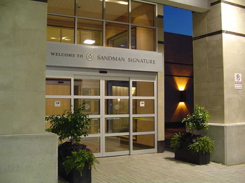Sandman Signature Airport 4*