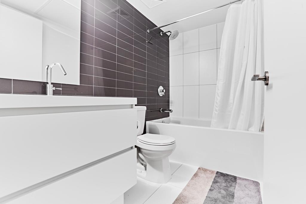 Bright 2 Bed Lakeview *