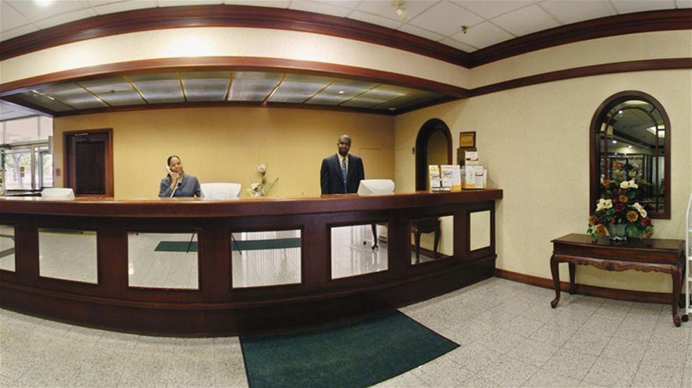Hotel Plaza Airport