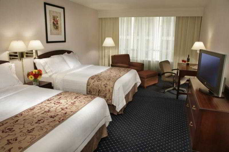 Courtyard By Marriott Downtown Toronto