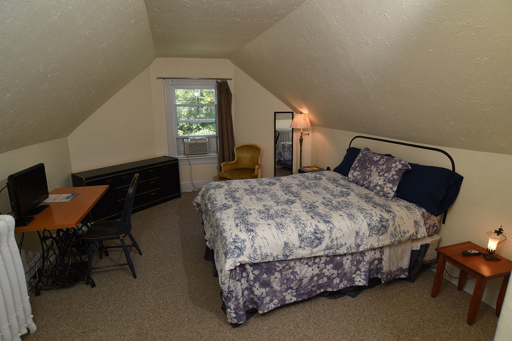 Elliott House Bed & Breakfast Toronto