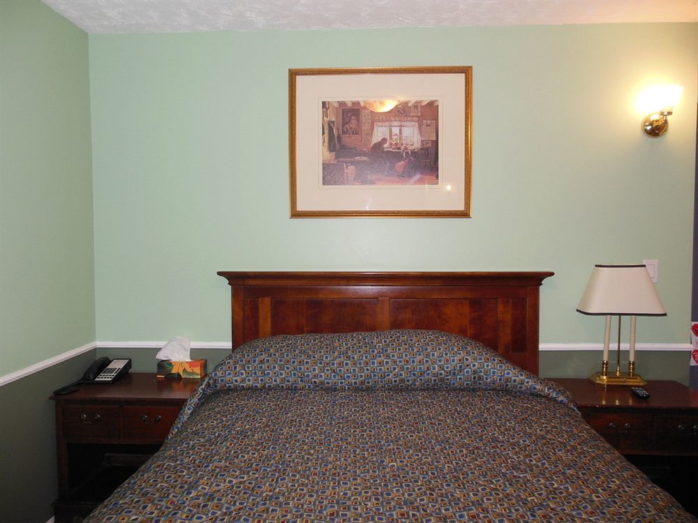 Queensway Motel