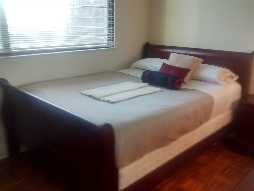 Furnished Living - Bay Street Apartment *