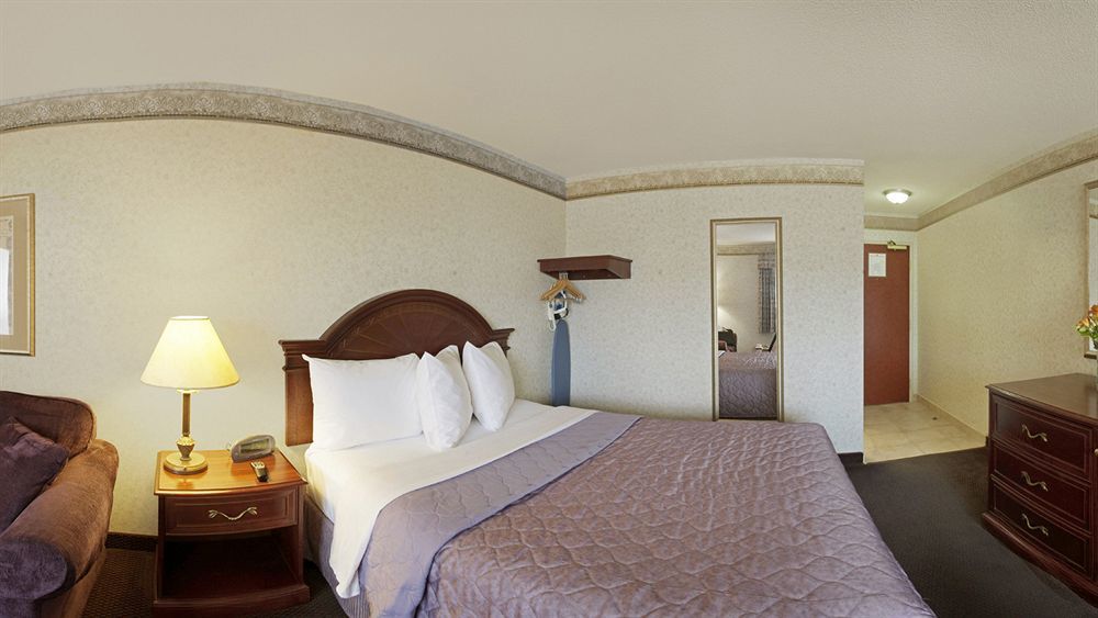 Stay Inn Hotel Toronto 2*