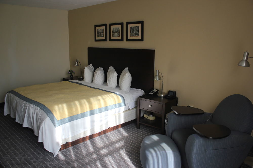 Edward North York Hotel 3*