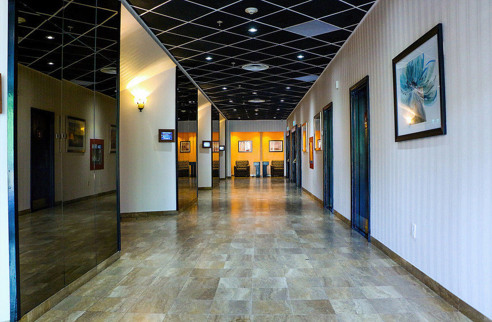 Hotel Edward North York 3*