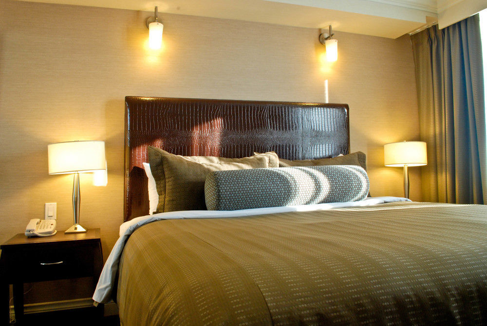 Hotel Sandman Signature Airport 4*