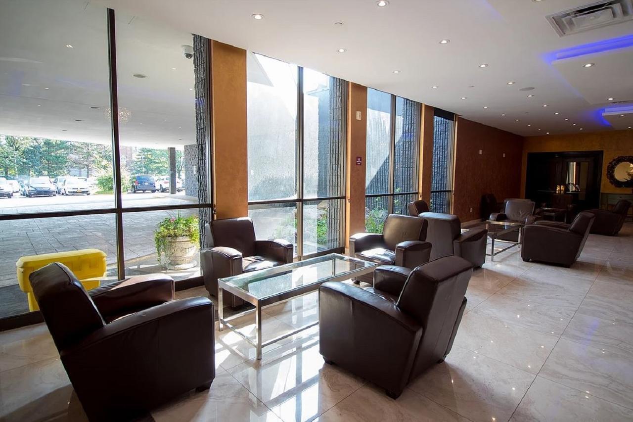 Edward North York Hotel 3*
