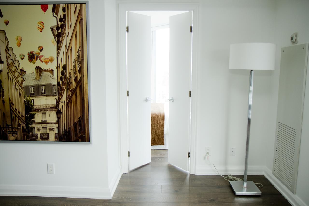 Apartment Avalon Yorkville Toronto