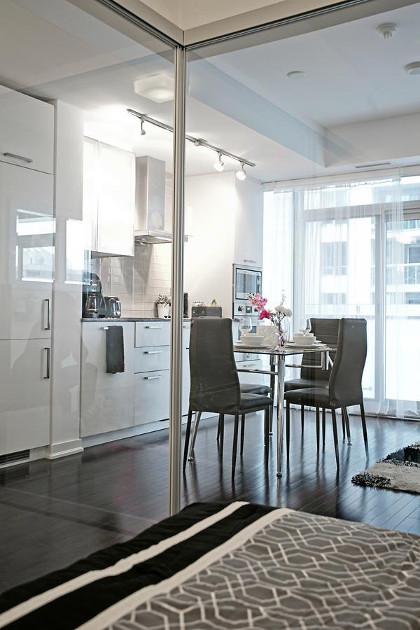 Royal - Upscale Downtown Apartment *