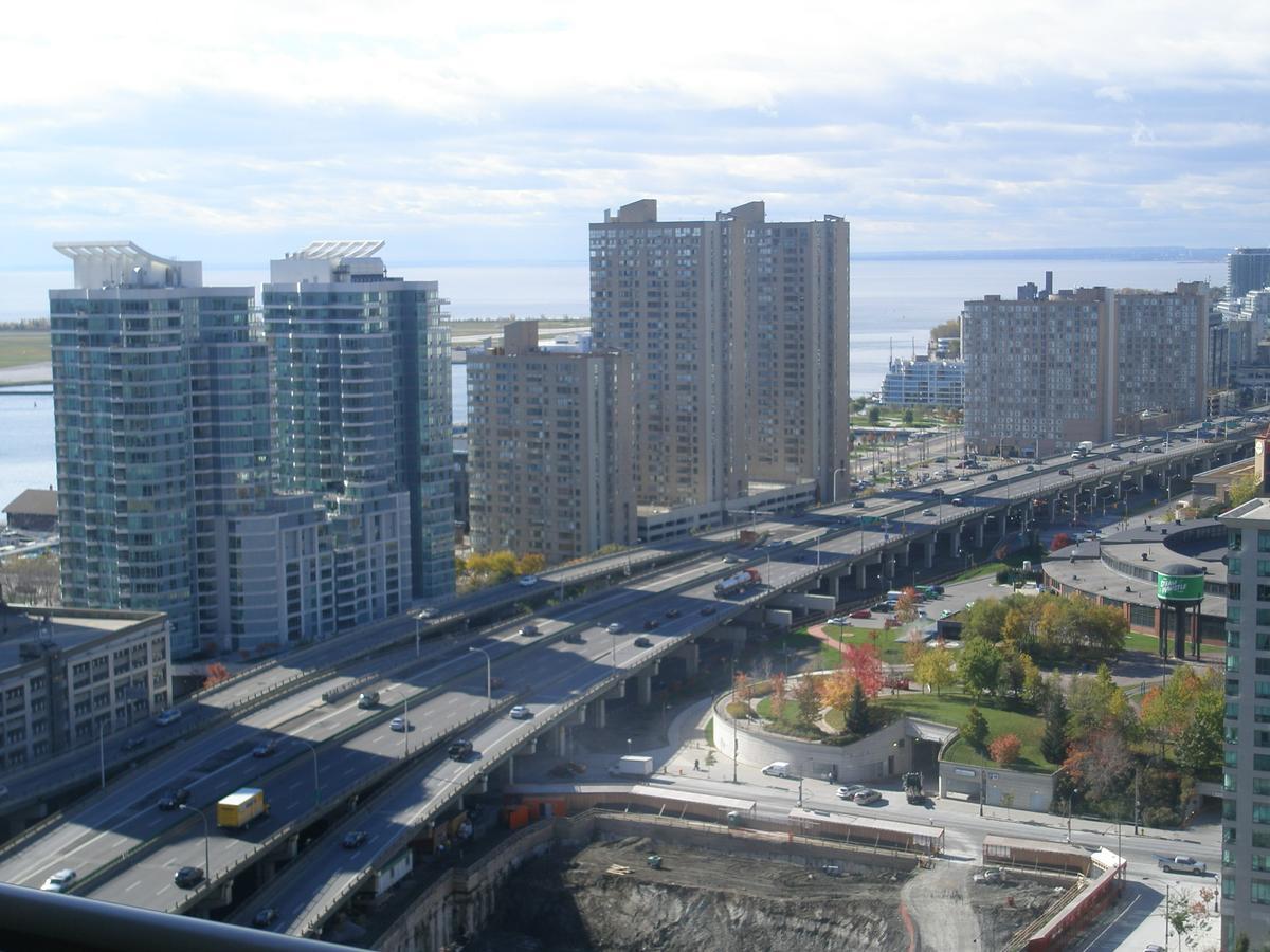 Luxury Fully Furnished Suite In Downtown Toronto - Maple Leaf Square