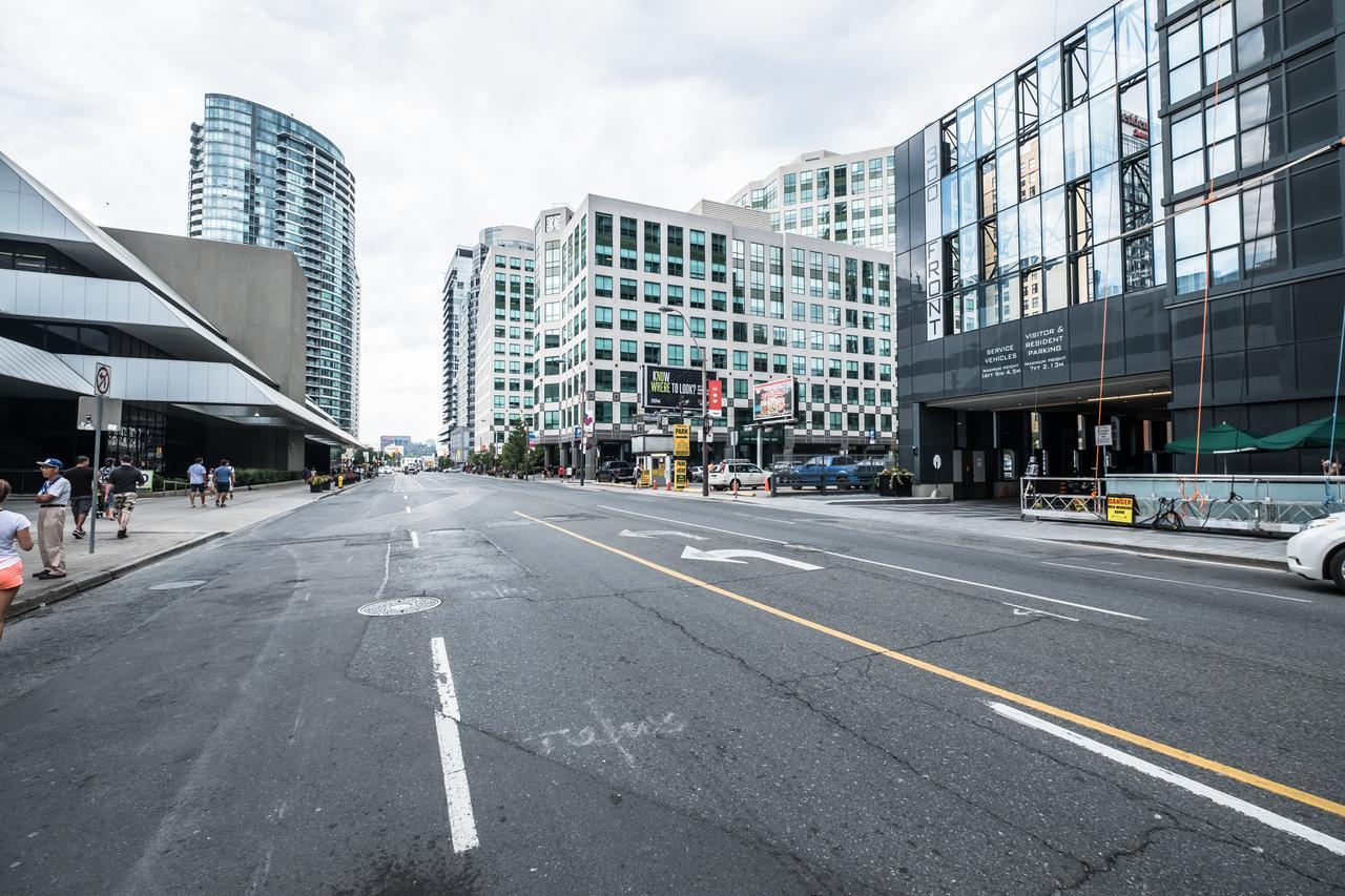 Breathtaking 3-bedroom In The Heart Of Downtown Apartment *