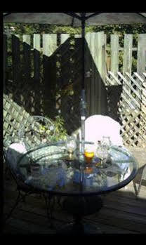 Bed & Breakfast Pimblett's Downtown Bed &breakfast Toronto