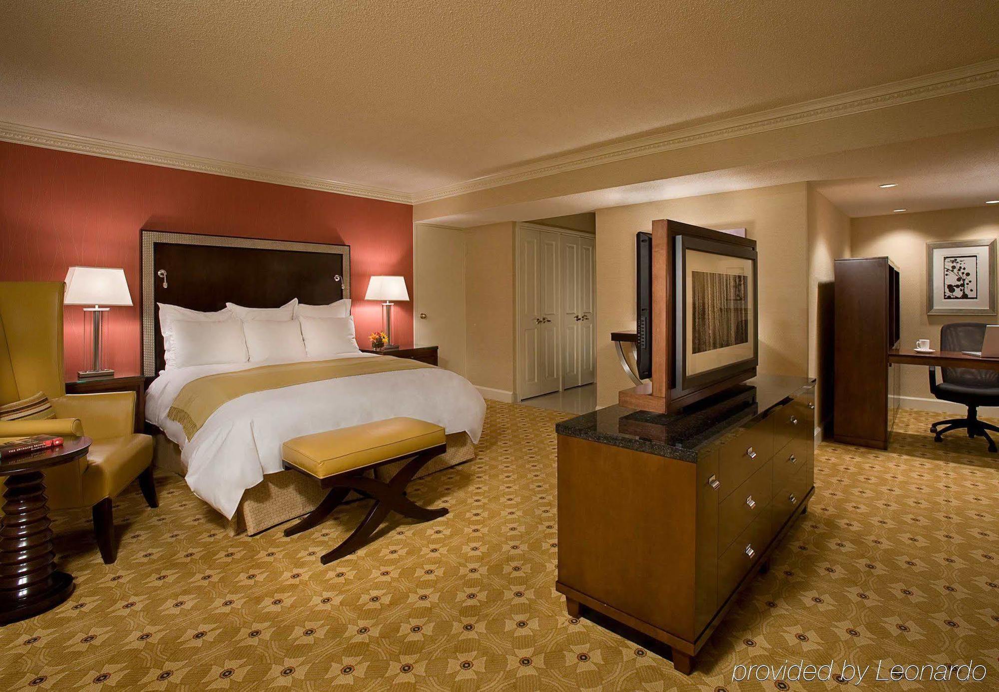 Hotel Airport Marriott 4*