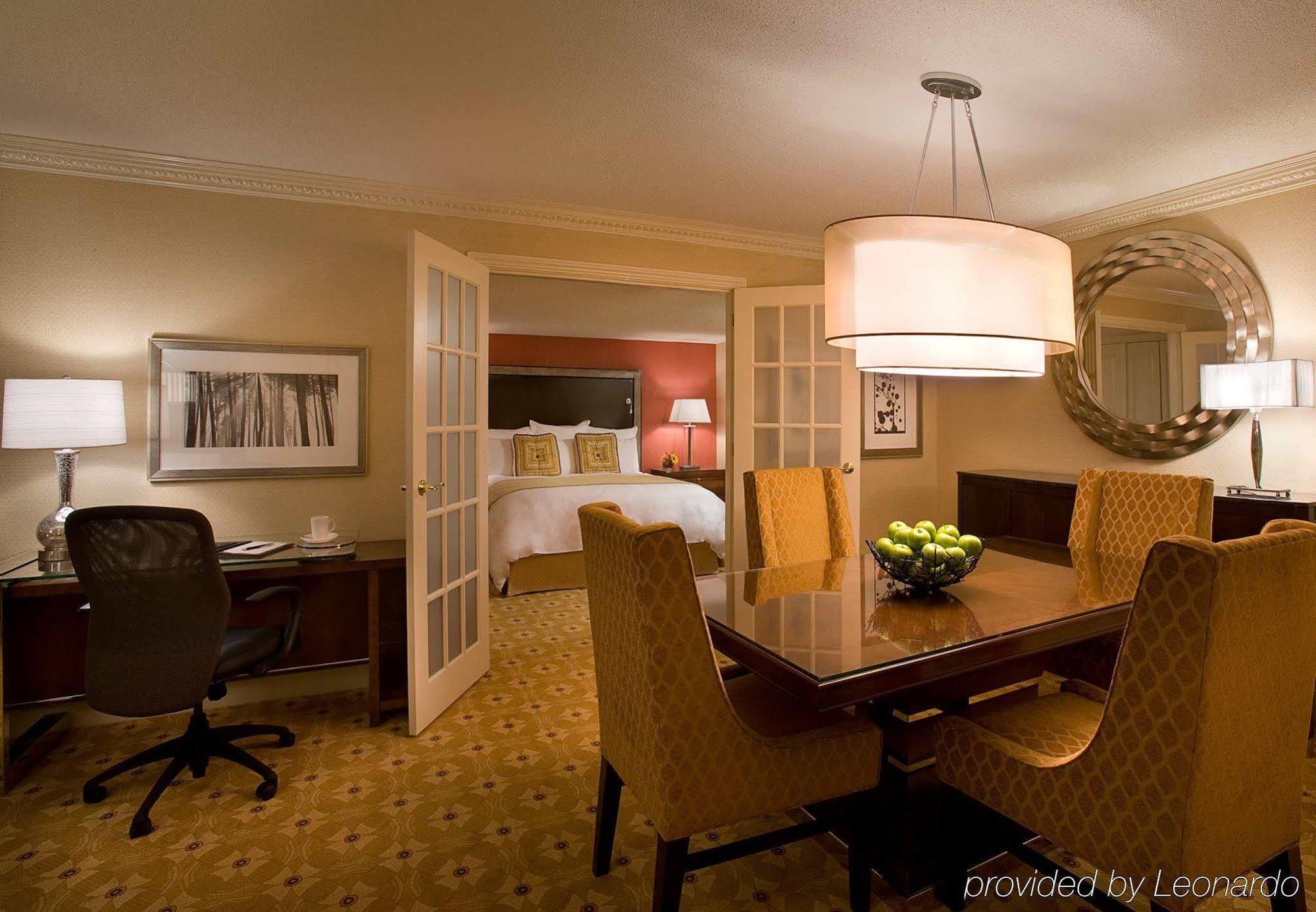 Airport Marriott Hotel 4*