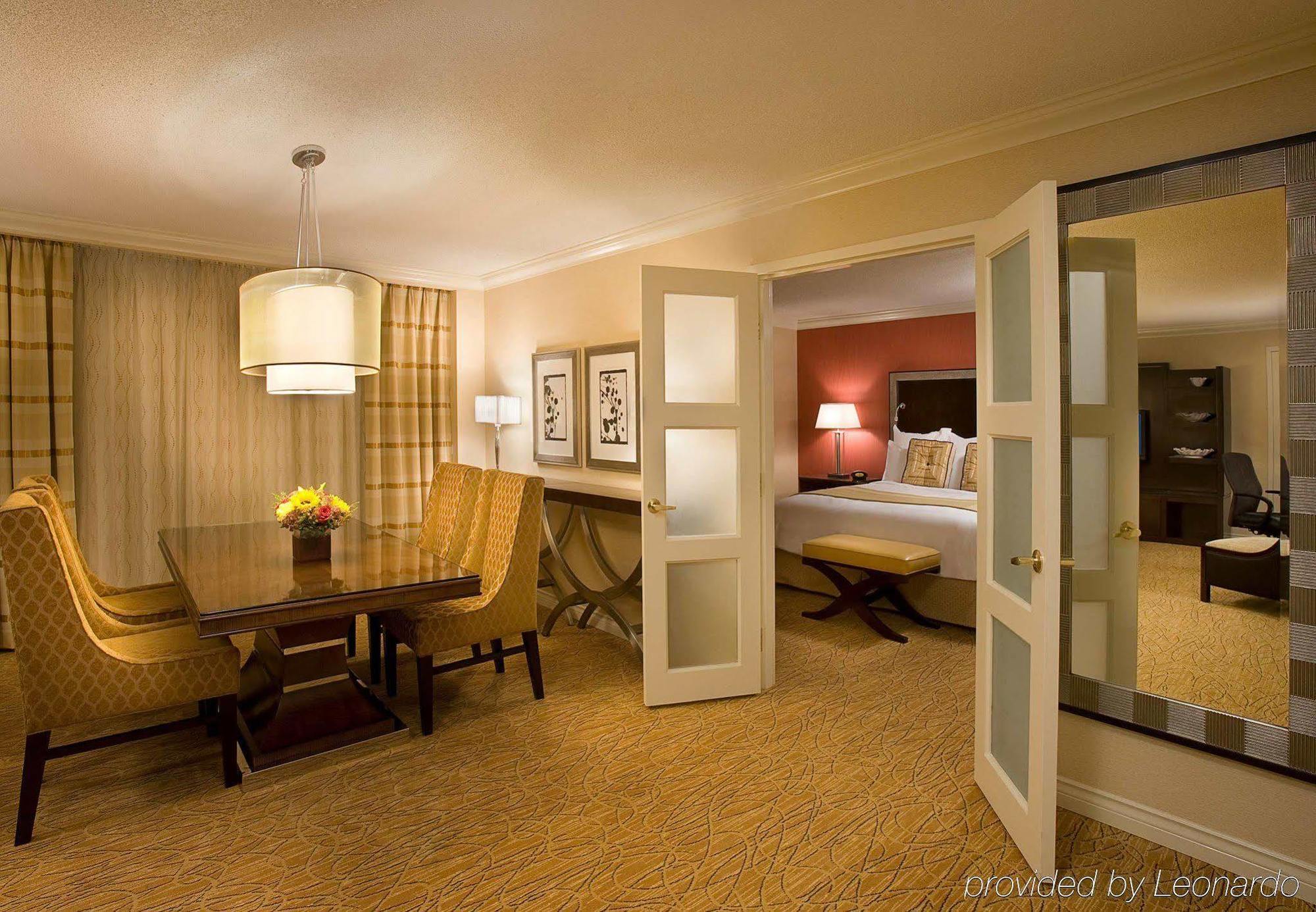 Hotel Airport Marriott 4*