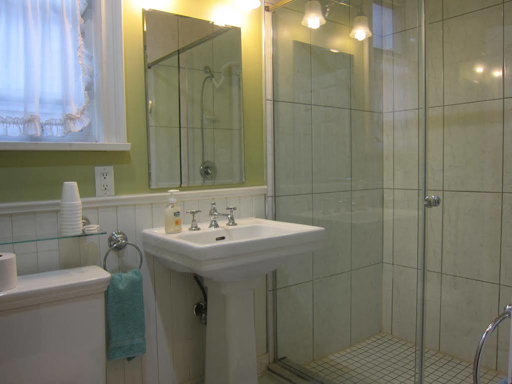 Bed & Breakfast Bonnevue Manor 2*