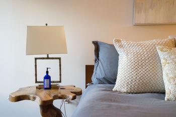 Applewood - 2 Bdrm King West Hotel