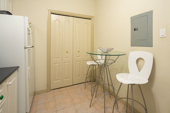 Applewood - 2 Bdrm King West 3*