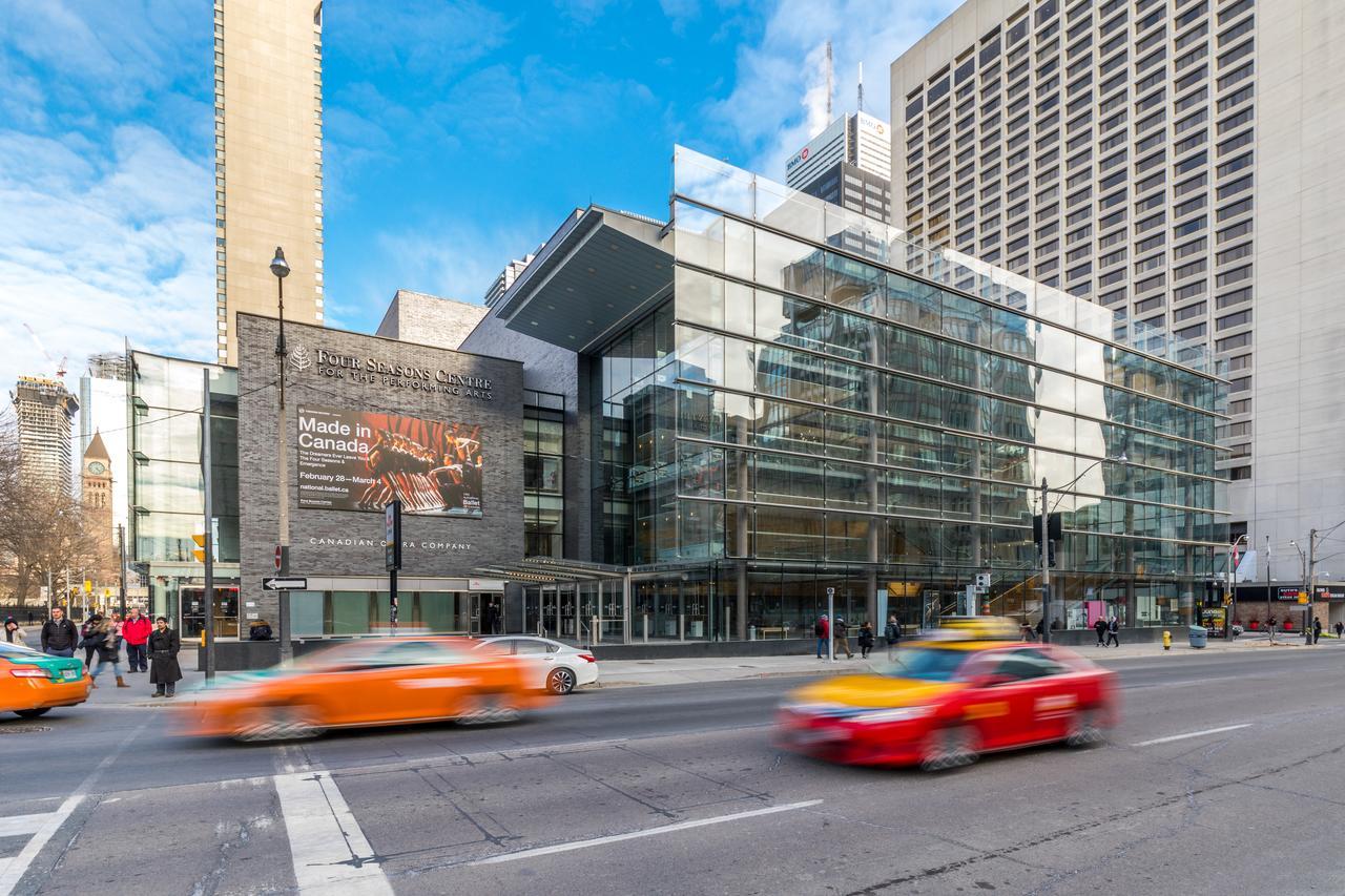 Apartment Cloud 9 In Downtown Toronto