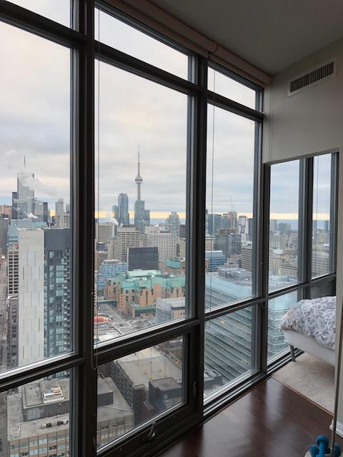Cn Tower View - Furnished Apartmnets At Bay Street Apartment *