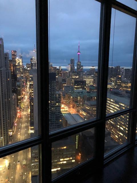 Cn Tower View - Furnished Apartmnets At Bay Street Apartment *