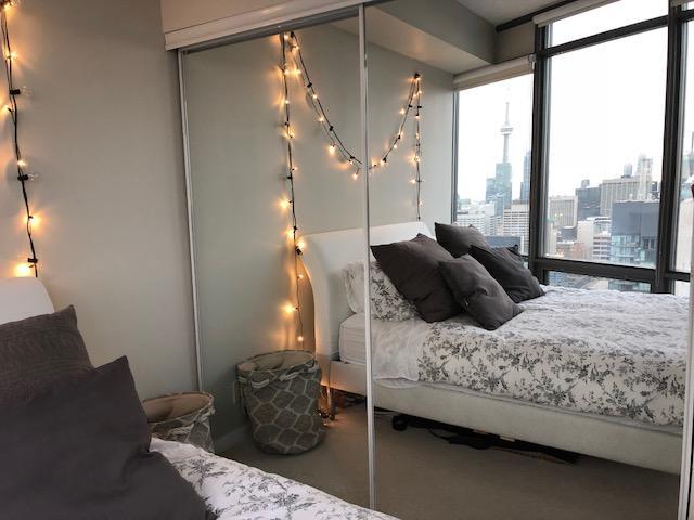 Cn Tower View - Furnished Apartmnets At Bay Street Apartment Toronto