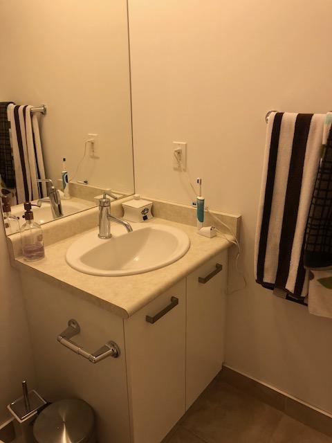 Cn Tower View - Furnished Apartmnets At Bay Street Apartment *