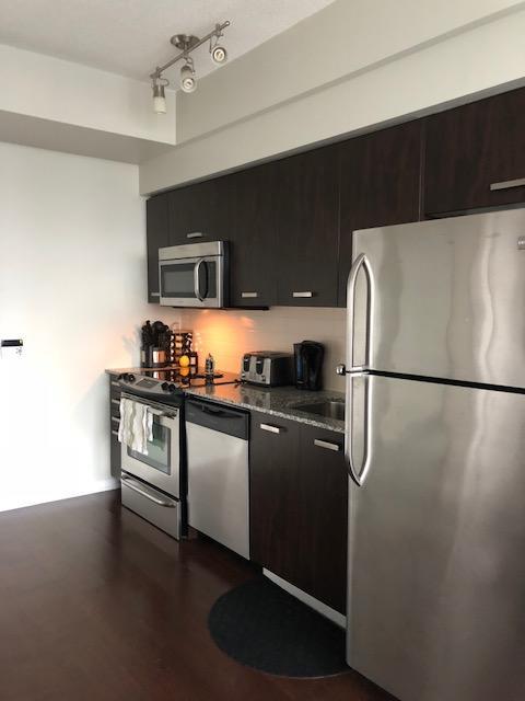 Cn Tower View - Furnished Apartmnets At Bay Street Toronto