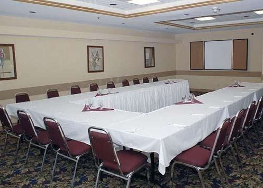 Four Points By Sheraton Airport East Hotel 3*