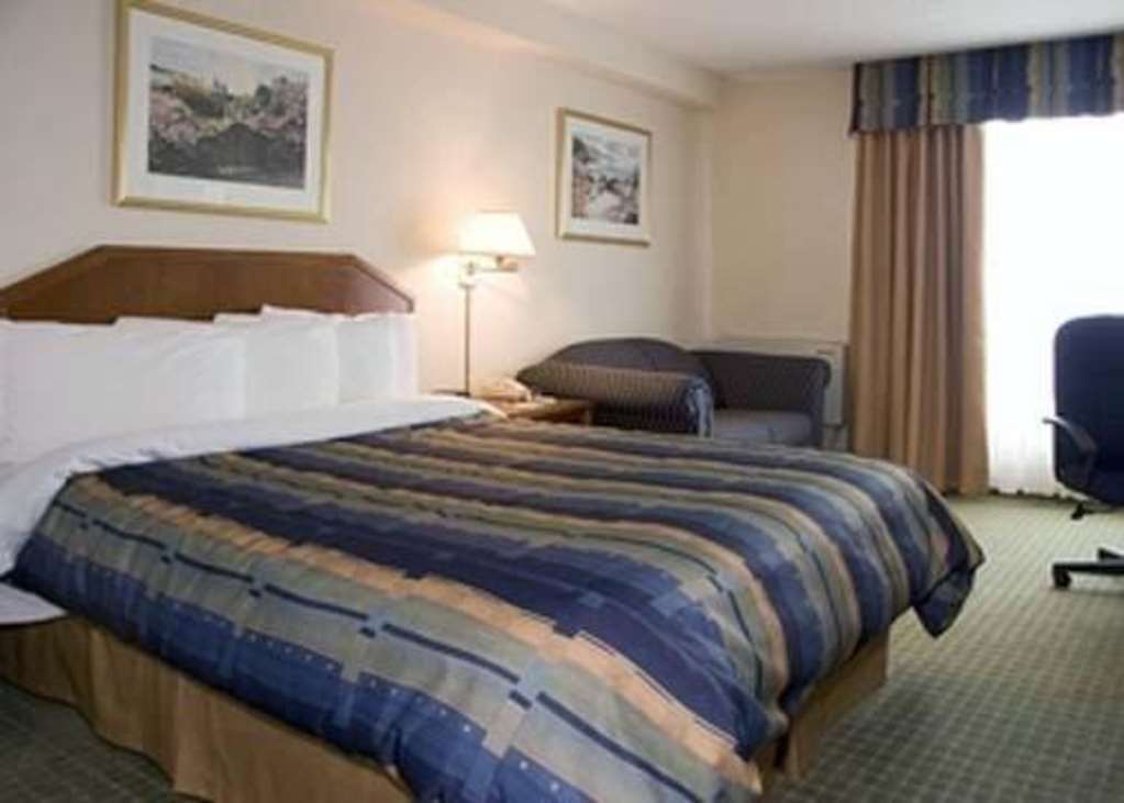 Hotel Four Points By Sheraton Airport East 3*