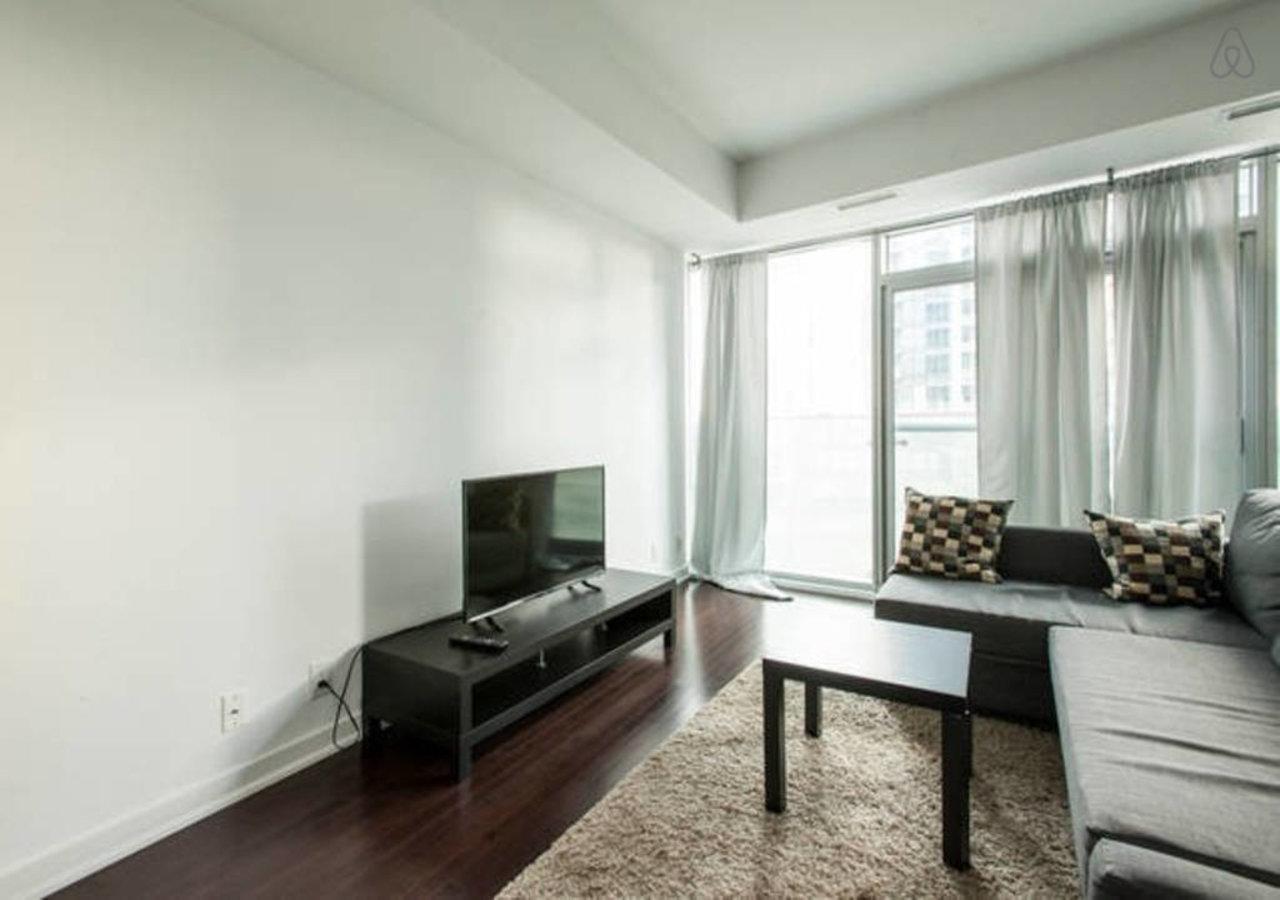 Eg Suites - York St Condos Cn Tower Apartment